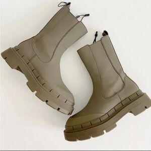 ❤️ZARA olive green rubberized chunky platform combat rain boots